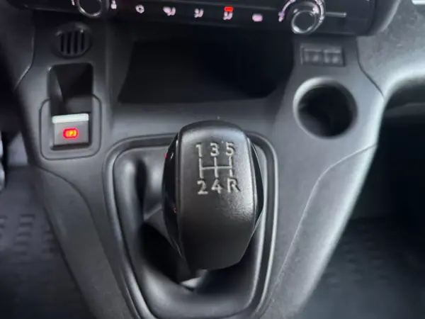 Peugeot Partner 1.5 BlueHDI Premium Standard 3L 2020 - 12900 EUR, 181549 km - AUTO.MOTO.pt - 181549km - foto 10 de 10
