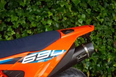 KTM 690 Enduro R 2023 - 10500 EUR, 7700 km - AUTO.MOTO.pt - 7700km - foto 9 de 11