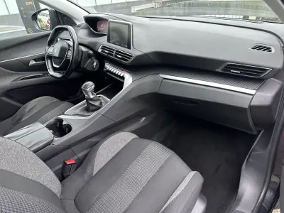 Peugeot 5008 2018 - 14900 EUR, 140000 km - AUTO.MOTO.pt - 140000km - foto 44 de 52