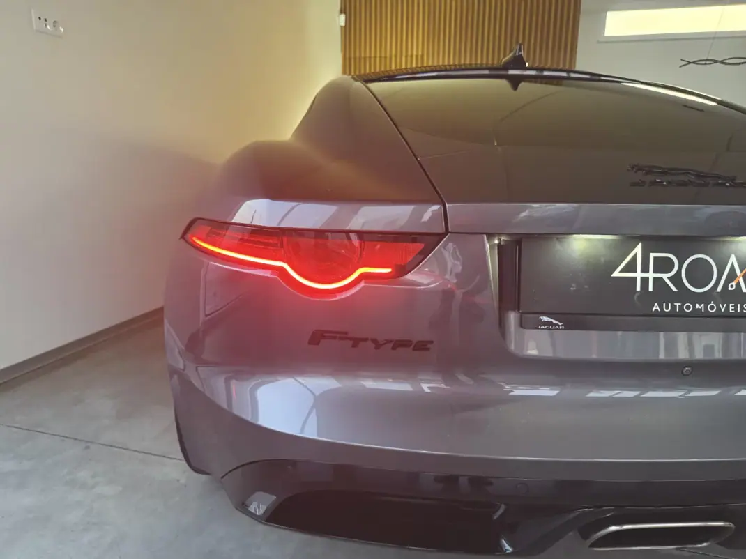 Jaguar F-Type 2018 - 46000 EUR, 64300 km - AUTO.MOTO.pt - 64300km - foto 43 de 135