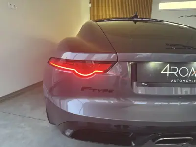 Jaguar F-Type 2018 - 46000 EUR, 64300 km - AUTO.MOTO.pt - 64300km - foto 43 de 135