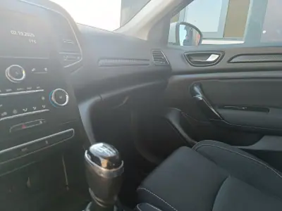 Renault Mégane 2019 - 12900 EUR, 192111 km - AUTO.MOTO.pt - 192111km - foto 25 de 26