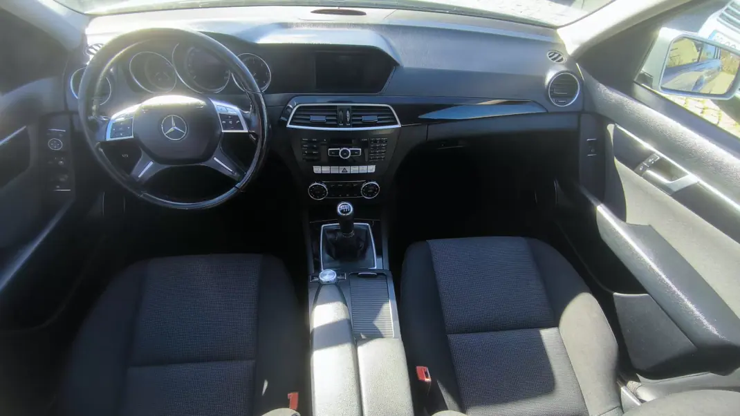 Mercedes-Benz C 200 2011 - 9450 EUR, 363650 km - AUTO.MOTO.pt - 363650km - foto 7 de 8
