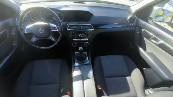 Mercedes-Benz C 200 2011 - 9450 EUR, 363650 km - AUTO.MOTO.pt - 363650km - foto 7 de 8