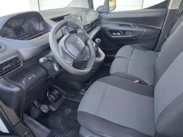 Peugeot Partner 2019 - 13990 EUR, 73560 km - AUTO.MOTO.pt - 73560km - foto 43 de 52