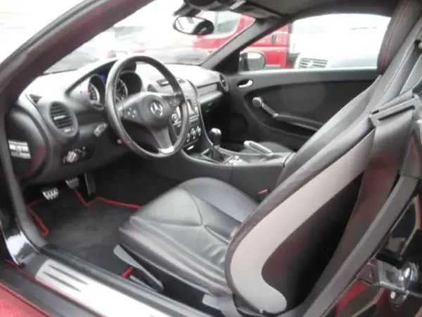 Mercedes-Benz SLK 200 2010 - 16000 EUR, 176098 km - AUTO.MOTO.pt - 176098km - foto 14 de 32