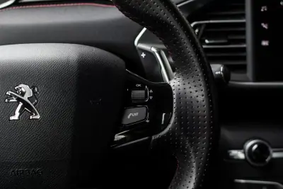 Peugeot 308 2020 - 17990 EUR, 142466 km - AUTO.MOTO.pt - 142466km - foto 15 de 45