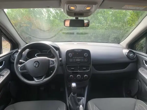 Renault Clio Sport Tourer 2019 - 13999 EUR, 127245 km - AUTO.MOTO.pt - 127245km - foto 10 de 53