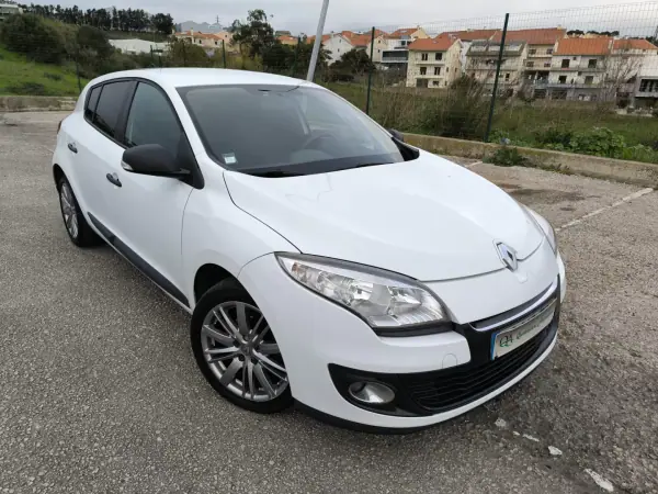 Renault Mégane 1.5 DCI III Hatchback 2013 - 3999 EUR, 317737 km - AUTO.MOTO.pt - 317737km - foto 5 de 50
