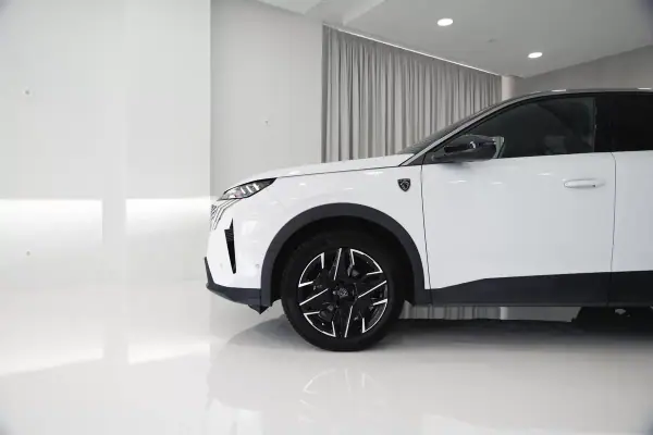 Peugeot 3008 2025 - 32950 EUR, 43000 km - AUTO.MOTO.pt - 43000km - foto 10 de 46