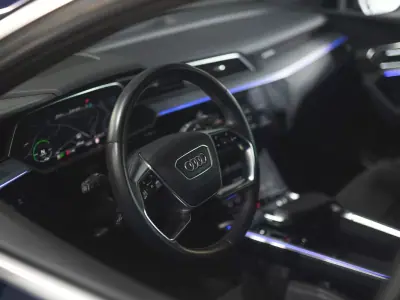 Audi e-tron 2020 - 38990 EUR, 25000 km - AUTO.MOTO.pt - 25000km - foto 19 de 30