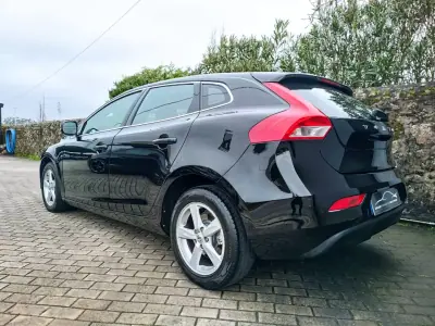 Volvo V40 2017 - 12850 EUR, 130000 km - AUTO.MOTO.pt - 130000km - foto 6 de 14