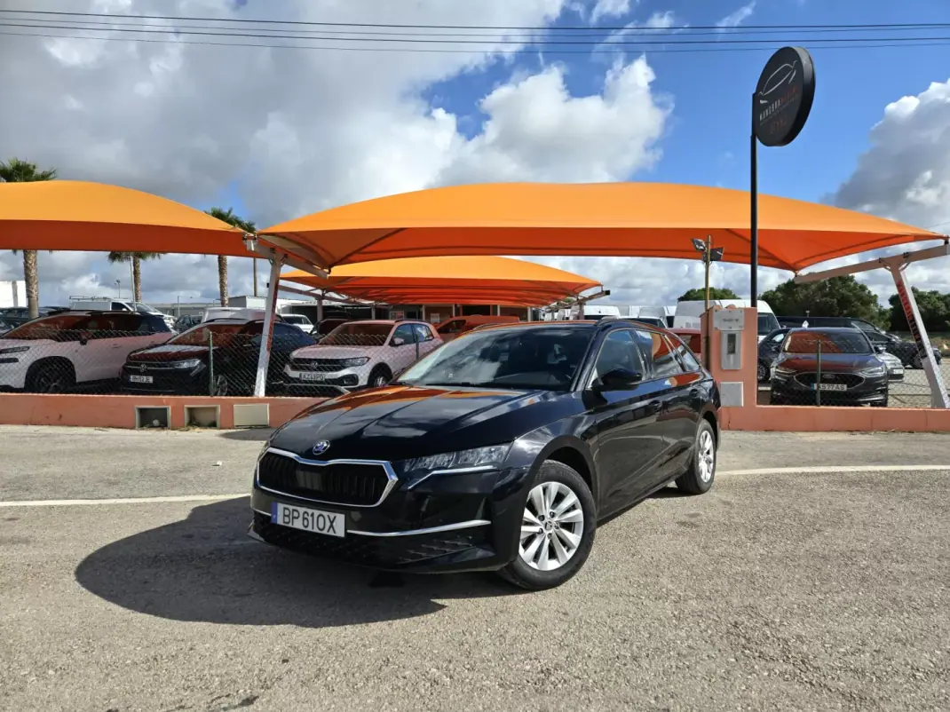 Skoda Octavia Break 2024 - 26950 EUR, 39800 km - AUTO.MOTO.pt - 39800km - foto 1 de 10