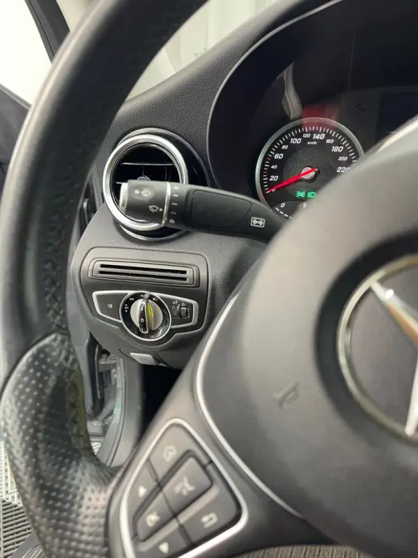 Mercedes-Benz C 180 2016 - 21999 EUR, 107000 km - AUTO.MOTO.pt - 107000km - foto 18 de 19