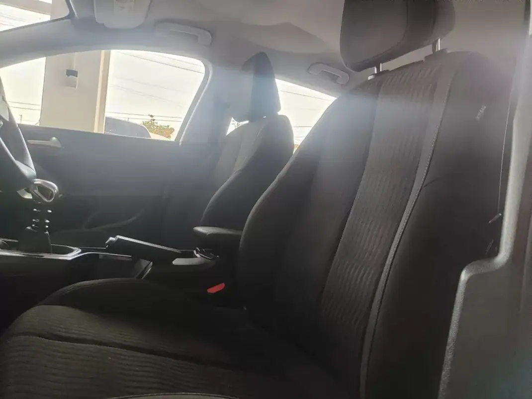 Peugeot 308 2014 - 9350 EUR, 207000 km - AUTO.MOTO.pt - 207000km - foto 23 de 34