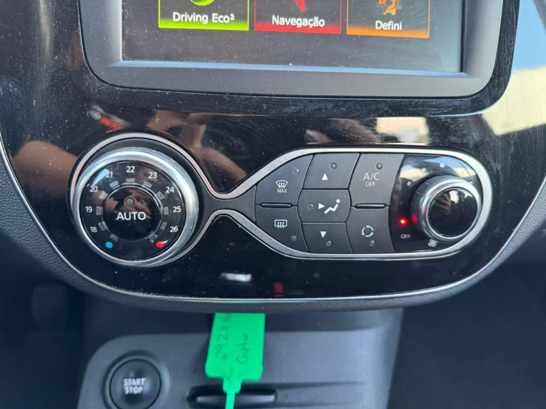 Renault Captur 2019 - 17250 EUR, 82289 km - AUTO.MOTO.pt - 82289km - foto 11 de 27