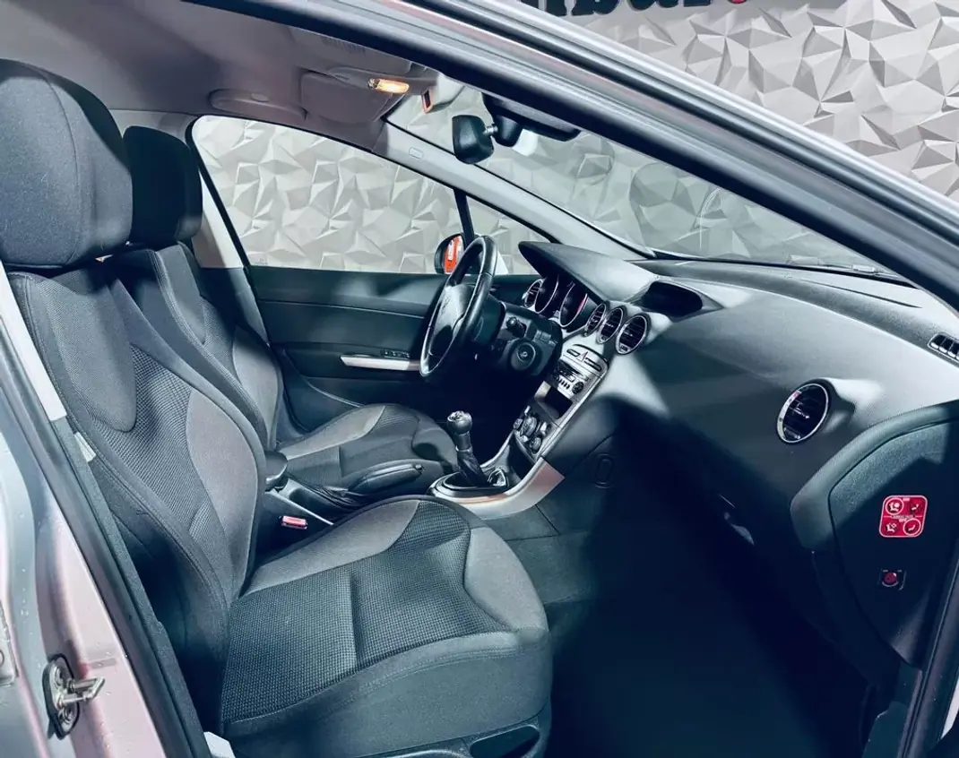 Peugeot 308 2012 - 6450 EUR, 226882 km - AUTO.MOTO.pt - 226882km - foto 11 de 20