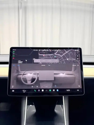 Tesla Model 3 2019 - 17000 EUR, 233000 km - AUTO.MOTO.pt - 233000km - foto 13 de 20