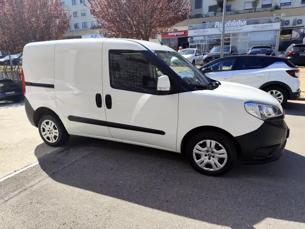 Fiat Doblo 1.3 Multijet ,3Lug. ,Iva Dedutivel 2017 - 9980 EUR, 85000 km - AUTO.MOTO.pt - 85000km - foto 9 de 26