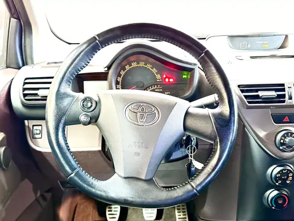 Toyota iQ 2009 - 9500 EUR, 123953 km - AUTO.MOTO.pt - 123953km - foto 16 de 20