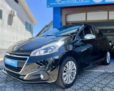 Peugeot 208 2017 - 9950 EUR, 147000 km - AUTO.MOTO.pt - 147000km - foto 5 de 24