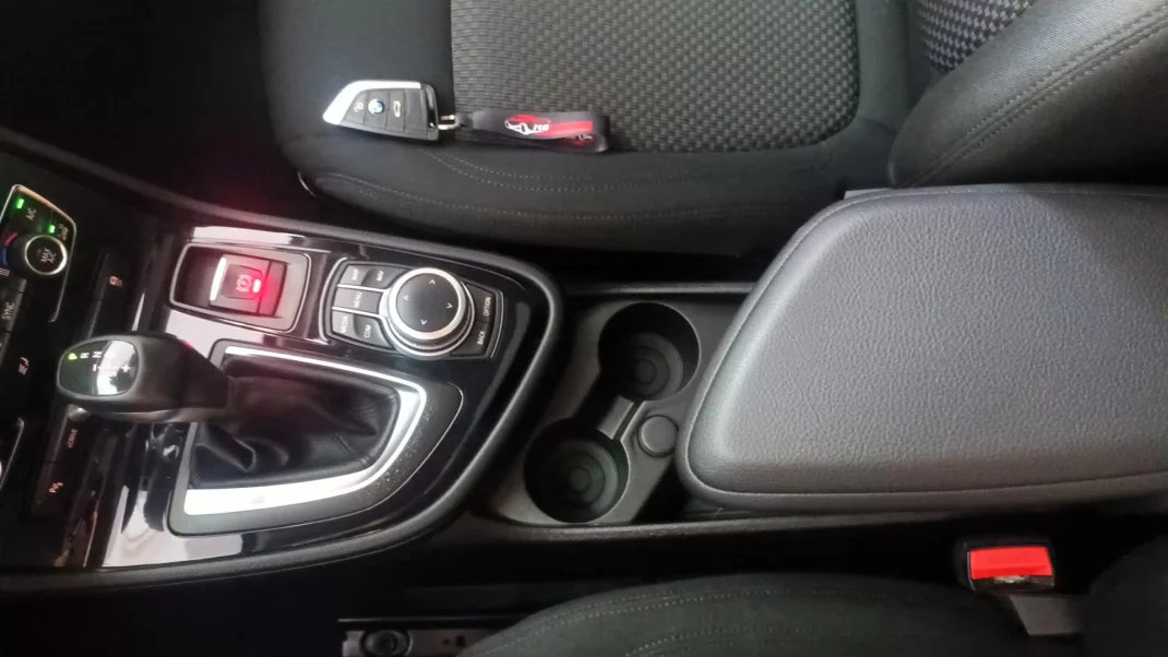 BMW 225xe Active Tourer 2019 - 18750 EUR, 156212 km - AUTO.MOTO.pt - 156212km - foto 50 de 68