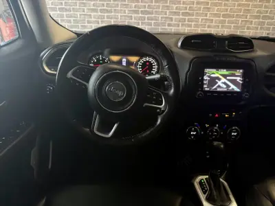 Jeep Renegade 2018 - 18900 EUR, 75000 km - AUTO.MOTO.pt - 75000km - foto 16 de 19