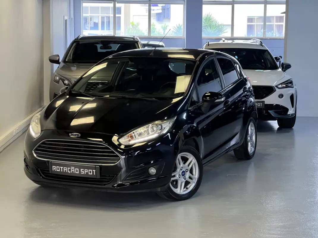 Ford Fiesta 2012 - 6490 EUR, 180000 km - AUTO.MOTO.pt - 180000km - foto 1 de 38