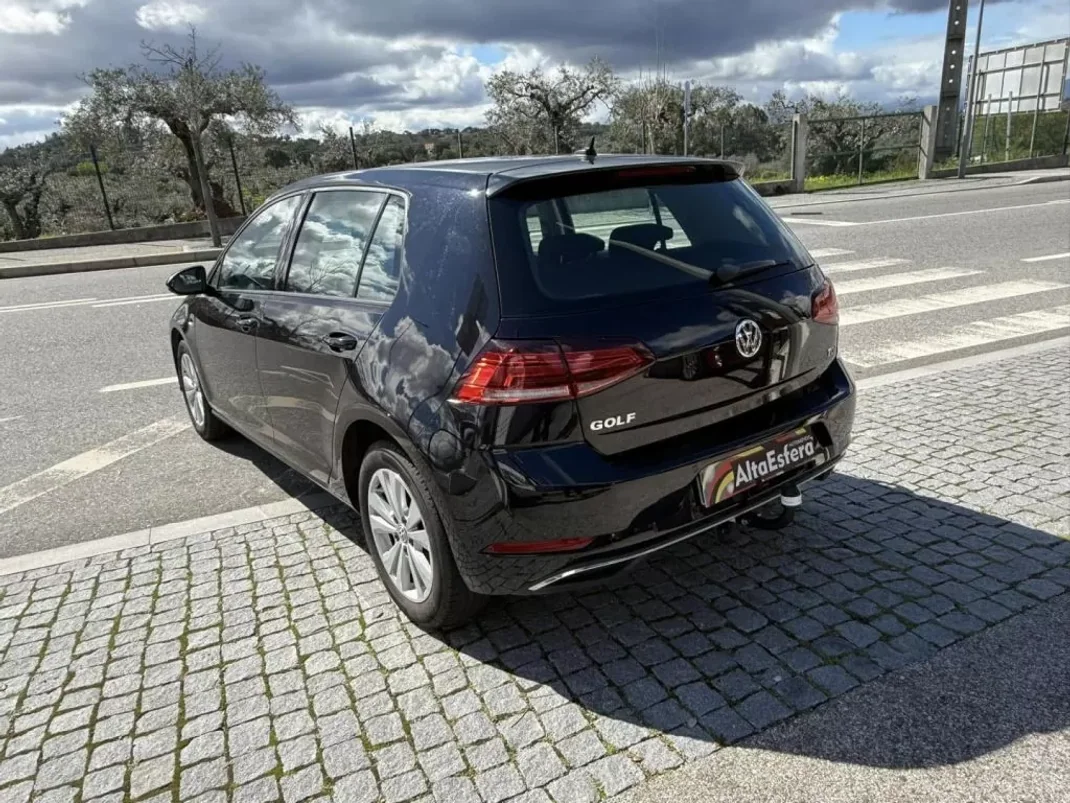 Volkswagen Golf 2017 - 19900 EUR, 117104 km - AUTO.MOTO.pt - 117104km - foto 3 de 13
