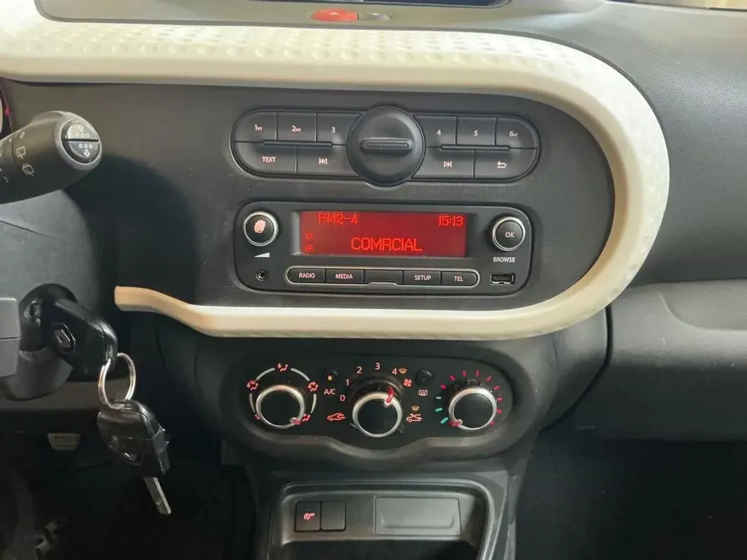 Renault Twingo 2019 - 10690 EUR, 38142 km - 38142km - foto 10 de 13