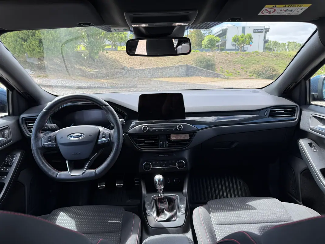Ford Focus SW 2019 - 15500 EUR, 56000 km - AUTO.MOTO.pt - 56000km - foto 9 de 11