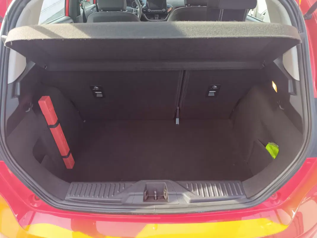 Ford Fiesta 2018 - 9900 EUR, 149596 km - AUTO.MOTO.pt - 149596km - foto 8 de 28