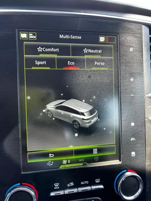 Renault Mégane 2019 - 14250 EUR, 135000 km - AUTO.MOTO.pt - 135000km - foto 30 de 39
