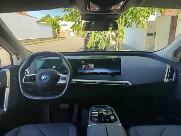 BMW iX 2022 - 40990 EUR, 96400 km - AUTO.MOTO.pt - 96400km - foto 15 de 22