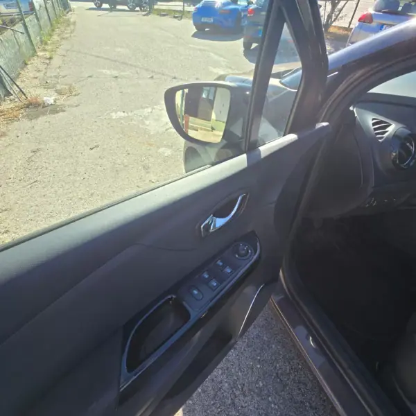 Renault Captur 2015 - 8950 EUR, 233891 km - 233891km - foto 14 de 14