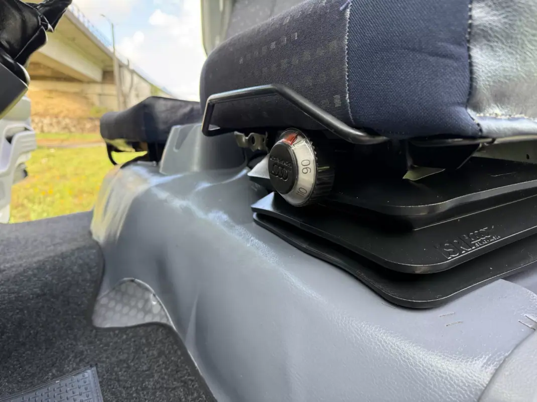 Mitsubishi 2011 - 19750 EUR, 190000 km - AUTO.MOTO.pt - 190000km - foto 12 de 22