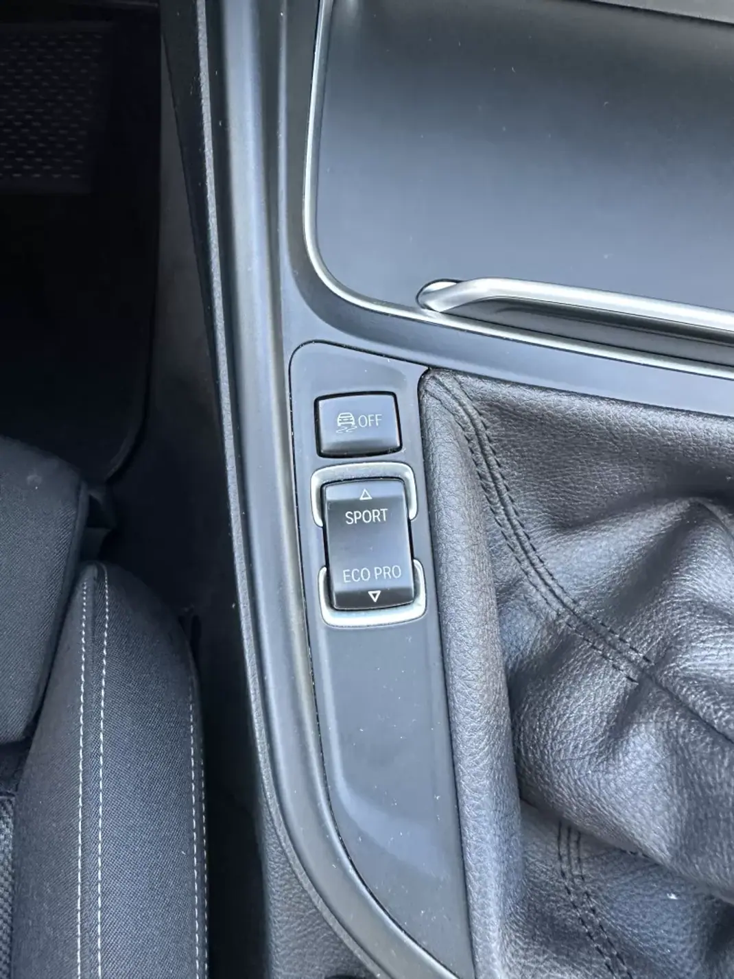 BMW 318 2016 - 13900 EUR, 190000 km - 190000km - foto 32 de 51