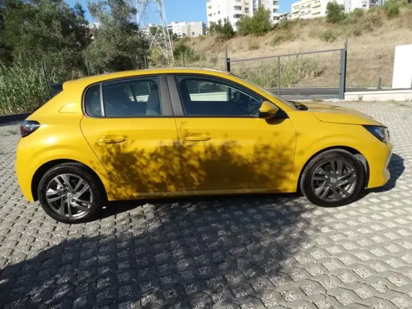 Peugeot 208 2021 - 13780 EUR, 51240 km - AUTO.MOTO.pt - 51240km - foto 18 de 21