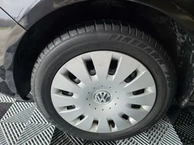 Volkswagen Polo 2008 - 5900 EUR, 155000 km - AUTO.MOTO.pt - 155000km - foto 11 de 16