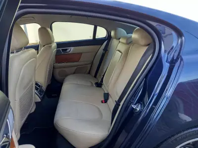 Jaguar XF 2014 - 13990 EUR, 192200 km - AUTO.MOTO.pt - 192200km - foto 11 de 18