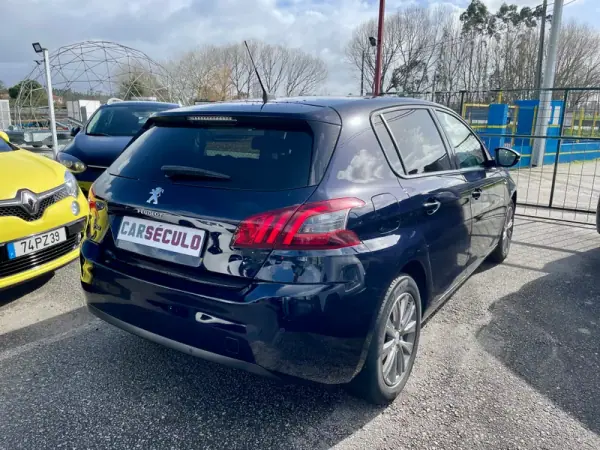 Peugeot 308 2020 - 13750 EUR, 62618 km - AUTO.MOTO.pt - 62618km - foto 6 de 26