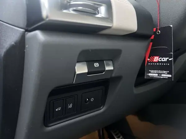 Jaguar E-Pace 2018 - 29750 EUR, 77000 km - AUTO.MOTO.pt - 77000km - foto 39 de 53