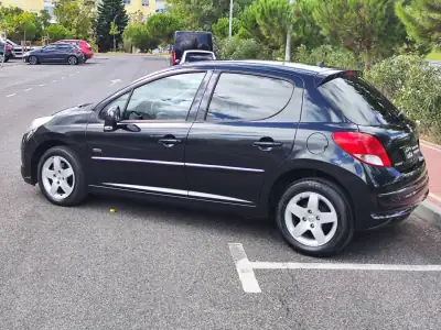 Peugeot 207 2011 - 5480 EUR, 219000 km - AUTO.MOTO.pt - 219000km - foto 13 de 38