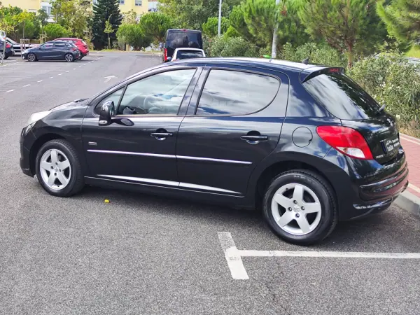 Peugeot 207 2011 - 5480 EUR, 219000 km - AUTO.MOTO.pt - 219000km - foto 13 de 38
