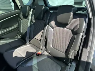 Renault Scénic 2016 - 10900 EUR, 220000 km - AUTO.MOTO.pt - 220000km - foto 27 de 66