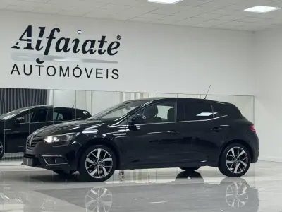 Renault Mégane 2016 - 12990 EUR, 118000 km - AUTO.MOTO.pt - 118000km - foto 13 de 30