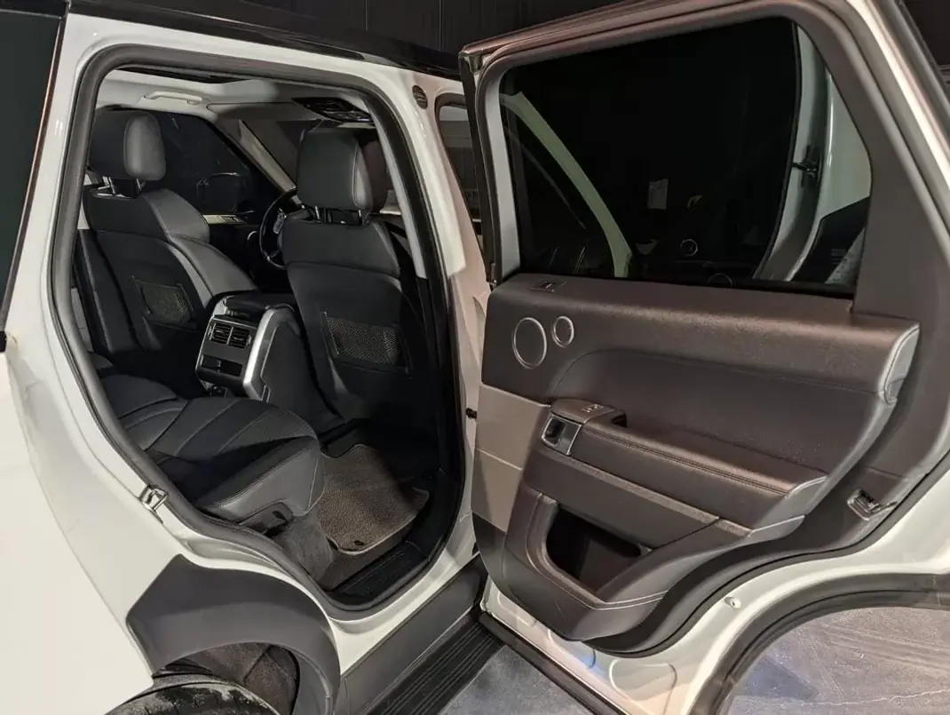 Land Rover Range Rover Sport 2018 - 47900 EUR, 107438 km - AUTO.MOTO.pt - 107438km - foto 12 de 17