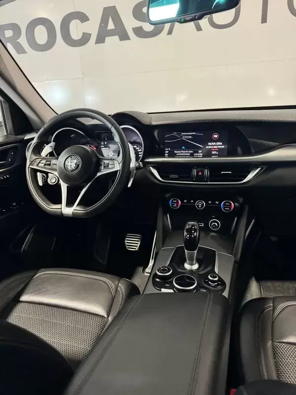 Alfa Romeo Stelvio 2017 - 22900 EUR, 215900 km - AUTO.MOTO.pt - 215900km - foto 26 de 60