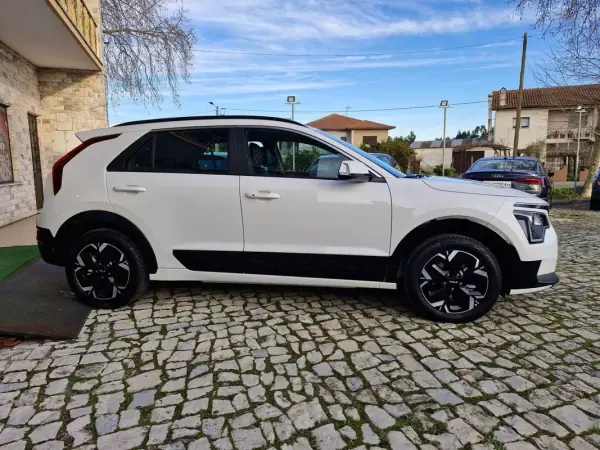 Kia Niro EV 2024 - 33500 EUR, 1700 km - AUTO.MOTO.pt - 1700km - foto 4 de 48