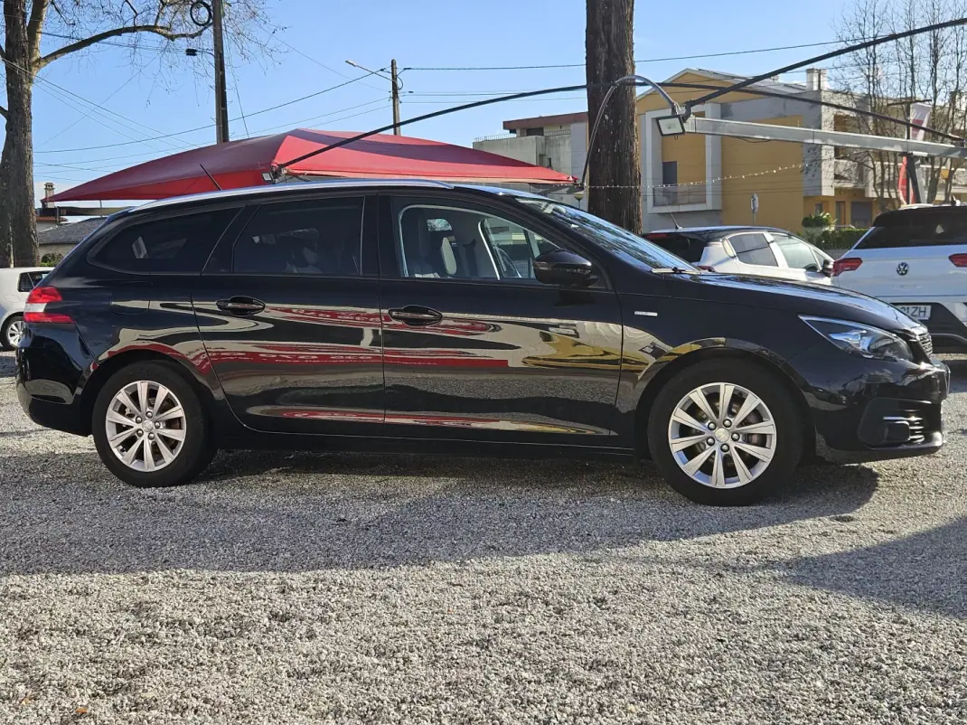 Peugeot 308 SW 2019 - 13800 EUR, 77780 km - AUTO.MOTO.pt - 77780km - foto 8 de 44